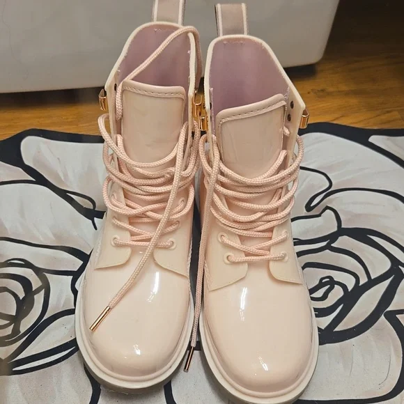 Michael Kors Blush Pink Tavie Rain Booties Women's Size 6 - Picture 5 of 8
